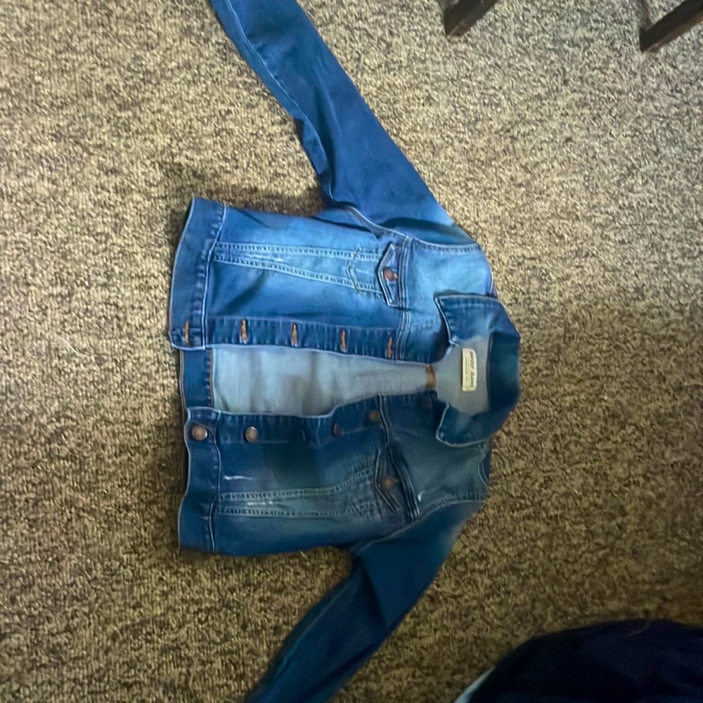 I’m selling a Jean jacket that has only been worn once